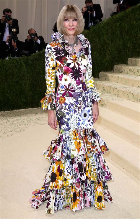 anna wintour at met gala.